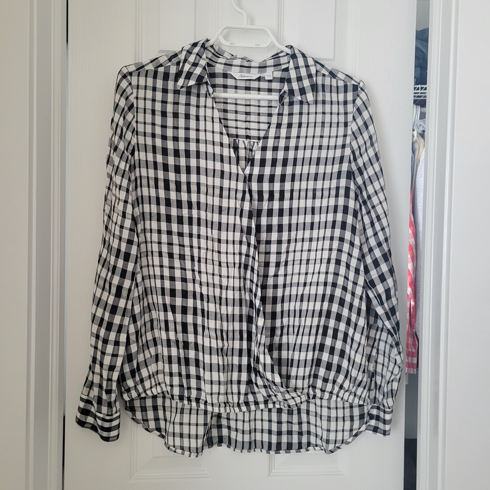 Reitmans Black and White Gingham Button Down Shirt Size M